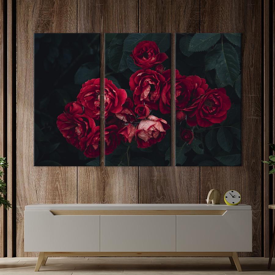 Картина на холсте триптих Душистые красные розы 78x48 см (924-31)