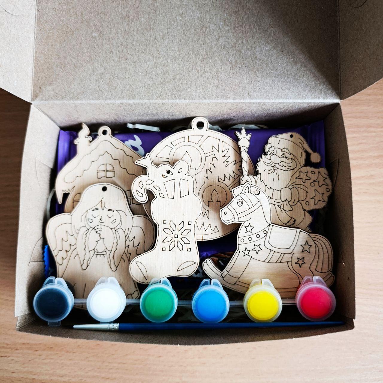 Подарочный бокс с новогодними развивающими игрушками (ar308)