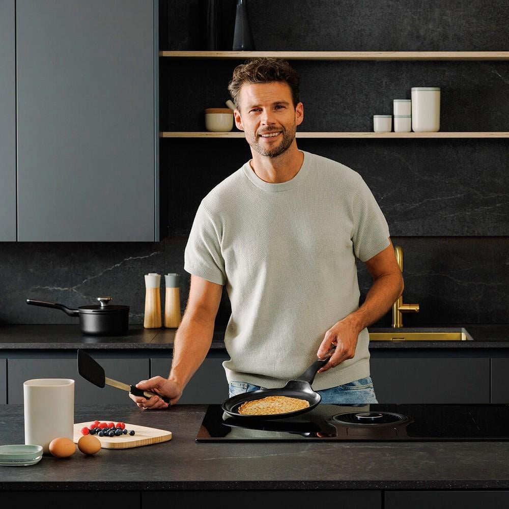 Сковорода для блинов BergHOFF Leo Phantom 25 см (3950582) - фото 4 Сковорода для блинов BergHOFF Leo Phantom 25 см (3950582) - фото 4