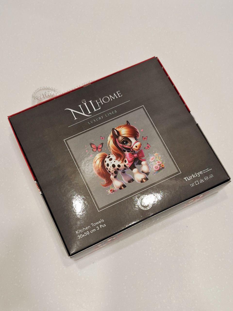 Набір новорічних серветок Різдвяні конячки для кухні 30х50 см 3 шт. (1767) - фото 4 Набір новорічних серветок Різдвяні конячки для кухні 30х50 см 3 шт. (1767) - фото 4