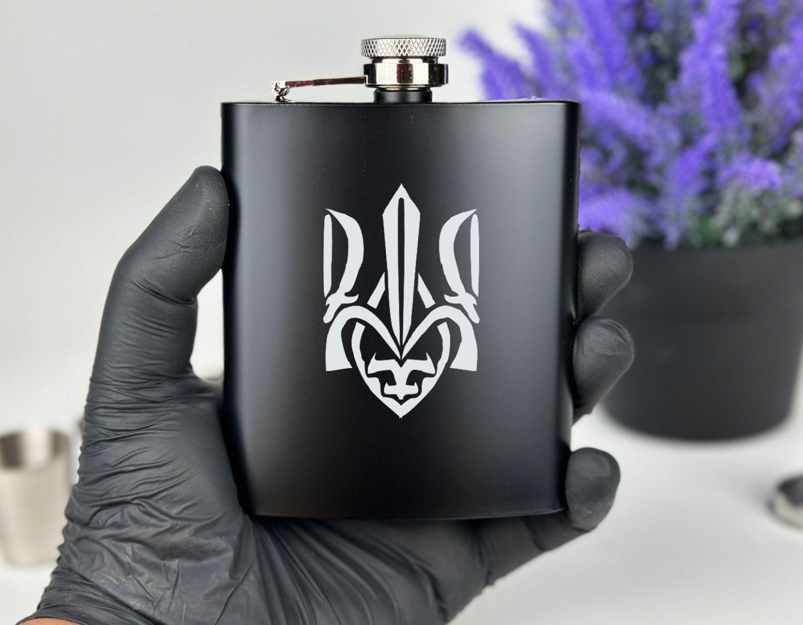 Подарочный набор Тризуб фляга с рюмками (12776219) - фото 3