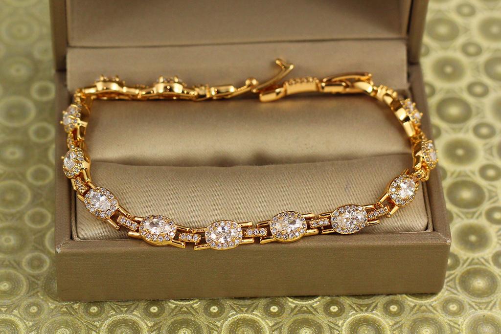 Браслет Xuping Jewelry Мозаика с белыми камнями 19 см 6 мм Золотистый