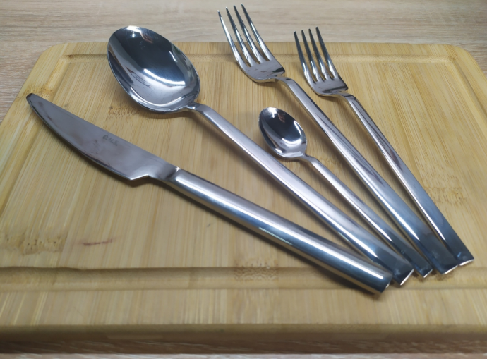 Набор столовых приборов OMS Orchidea на 12 персон 60 пр. (30651598) Набор столовых приборов OMS Orchidea на 12 персон 60 пр. (30651598)