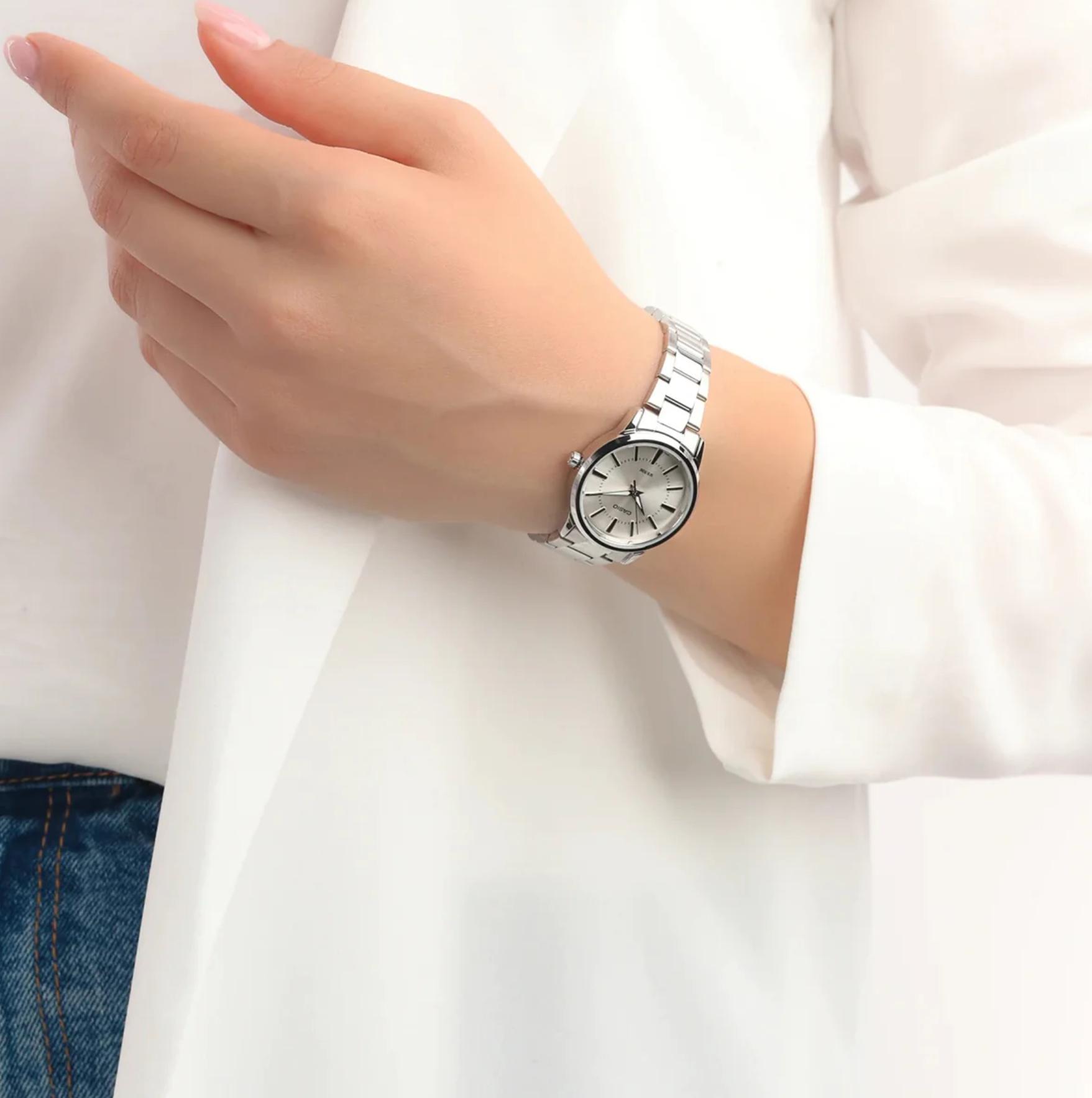 Наручний годинник жіночий Casio LTP-1303D-7A d 30 мм - фото 4 Наручний годинник жіночий Casio LTP-1303D-7A d 30 мм - фото 4