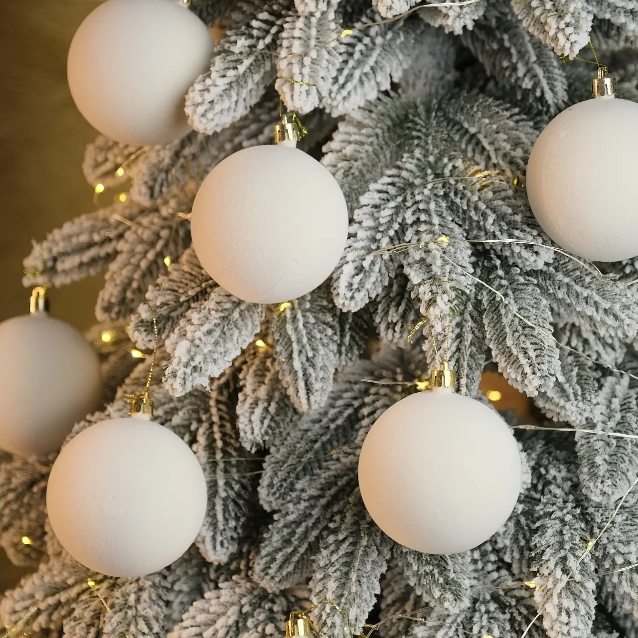 Набір куль новорічних Оксамит D-8 см 18 шт. Білий (Куля біла) - фото 3 Набір куль новорічних Оксамит D-8 см 18 шт. Білий (Куля біла) - фото 3