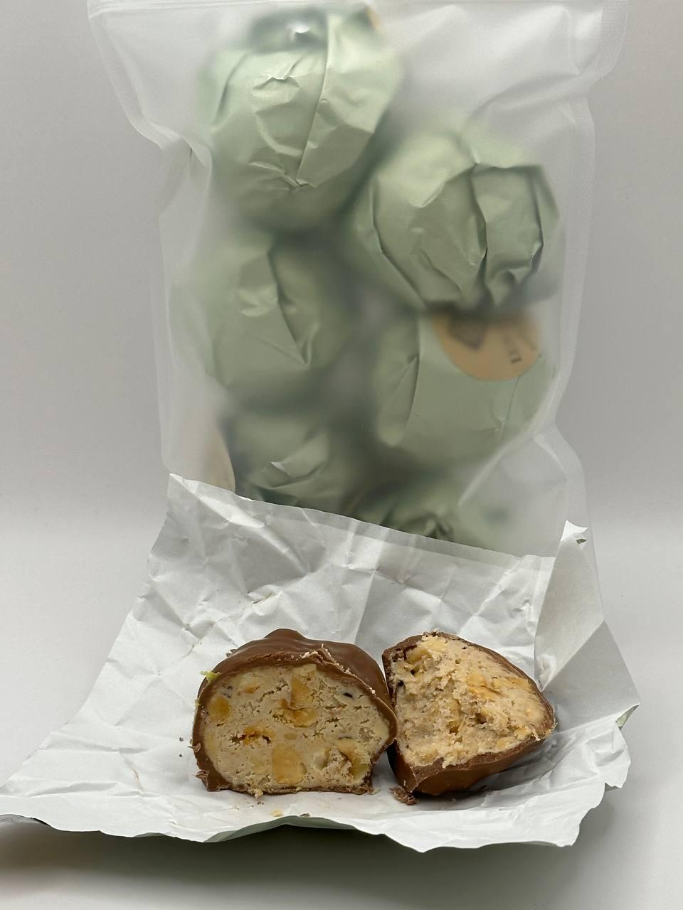 Конфеты дубайские #3113 фундук и миндаль 6 шт. 260 г Конфеты дубайские #3113 фундук и миндаль 6 шт. 260 г