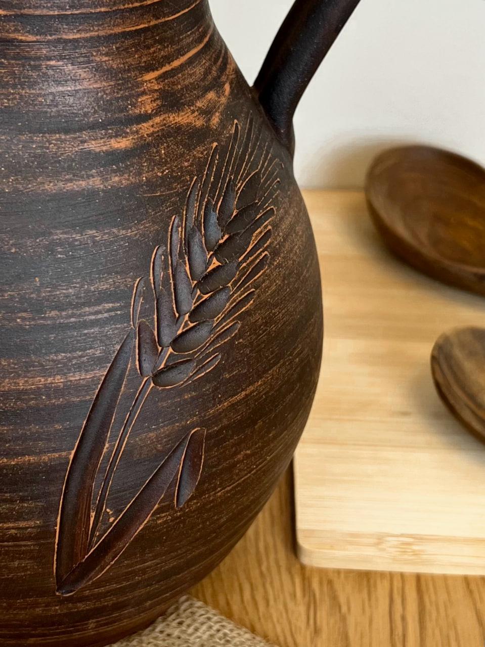 Кувшин керамический глиняный резной с ручкой Колосок 2,5 л (3002-14) - фото 6 Кувшин керамический глиняный резной с ручкой Колосок 2,5 л (3002-14) - фото 6