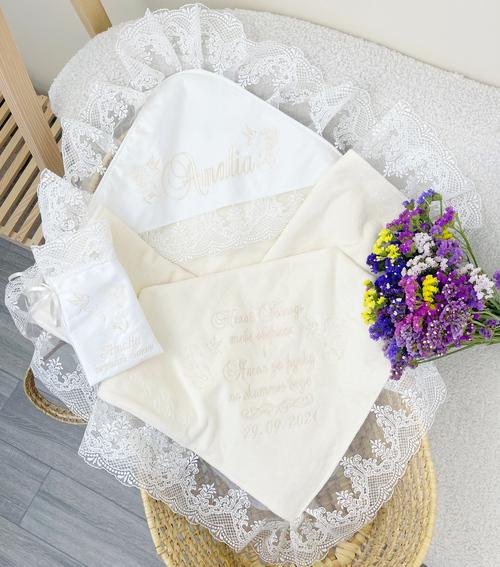 Крижма махрова для дівчинки з мішечком Family Tradition Amalia з вишивкою 100х100 см Айворі/Білий (50210)