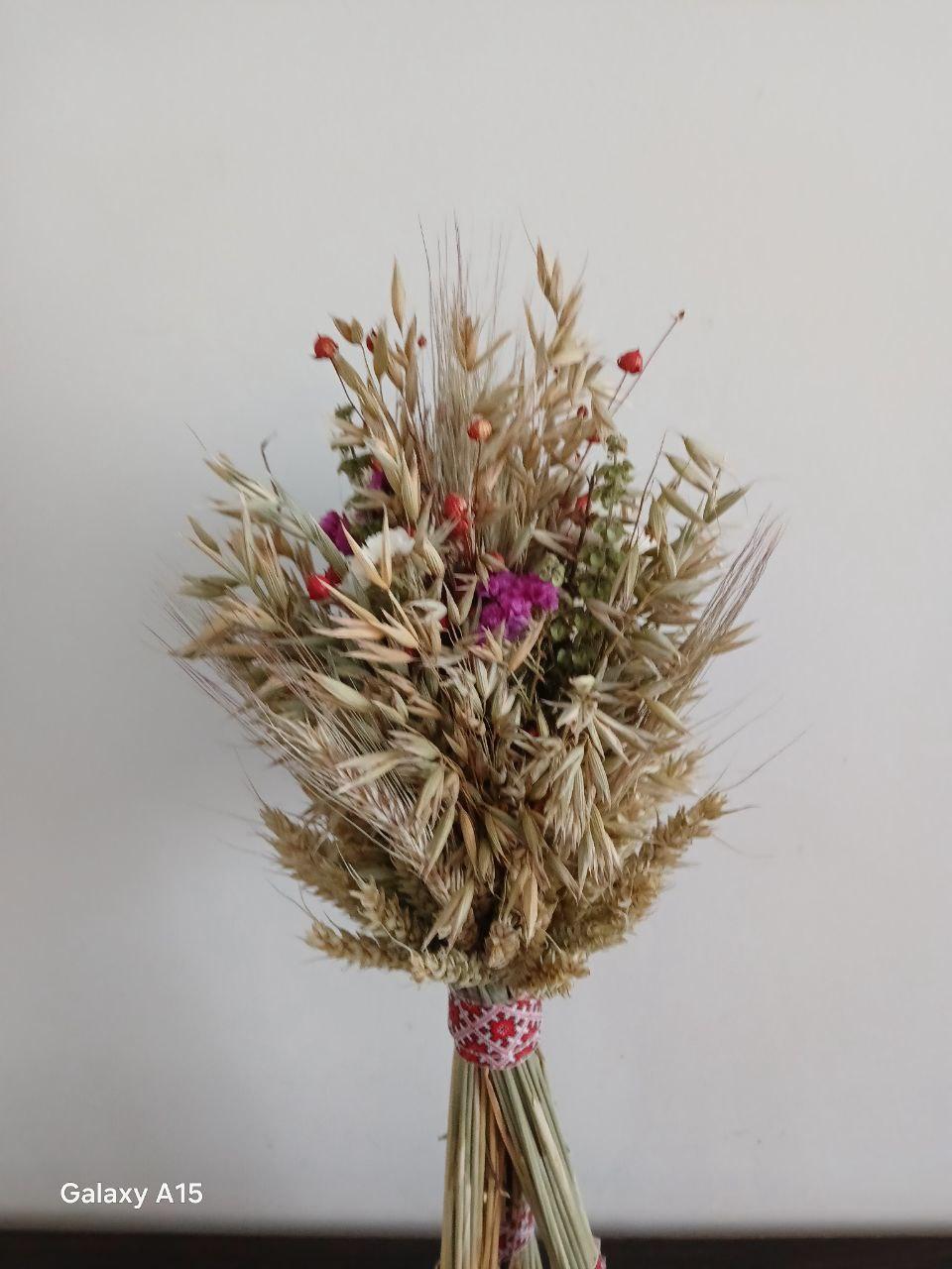 Дидух рождественский из колосья пшеницы/льна и овса на трех ножках 40-45 см с лентой вышиванкой Красный (2822643174) - фото 3