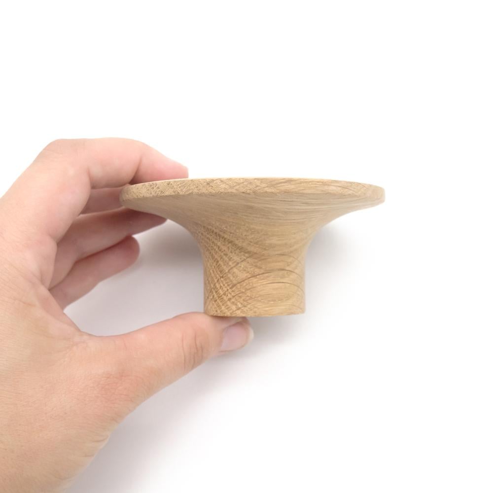 Гачок дерев'яний меблевий для одягу ø90 мм 1 шт. Дуб (48904) - фото 3 Гачок дерев'яний меблевий для одягу ø90 мм 1 шт. Дуб (48904) - фото 3