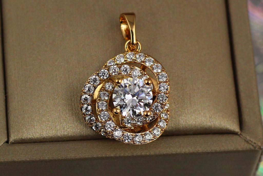 Кулон Xuping Jewelry Водоворот из фианитов 1,6 см Золотистый