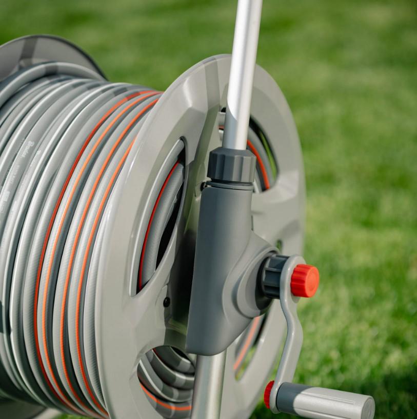 Тележка металлическая со шлангом Bradas W Line 1/2" 30 м и аксессуарами комплект для полива SILVER PRO SET White (WL-AG33330SET1) - фото 3 Тележка металлическая со шлангом Bradas W Line 1/2" 30 м и аксессуарами комплект для полива SILVER PRO SET White (WL-AG33330SET1) - фото 3