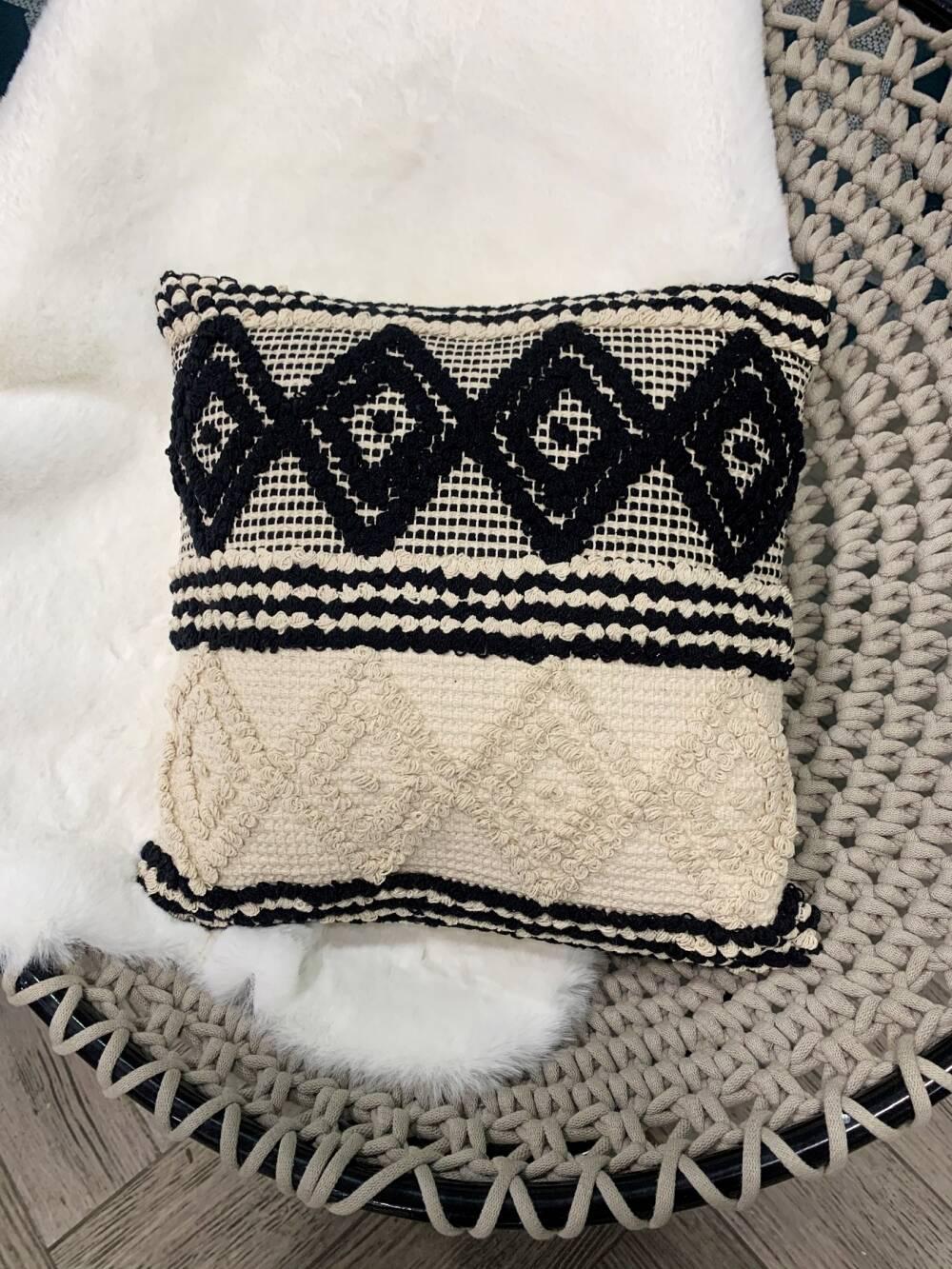 Подушка декоративная Maestro 45x45 см Черный/Молочный (000073496)