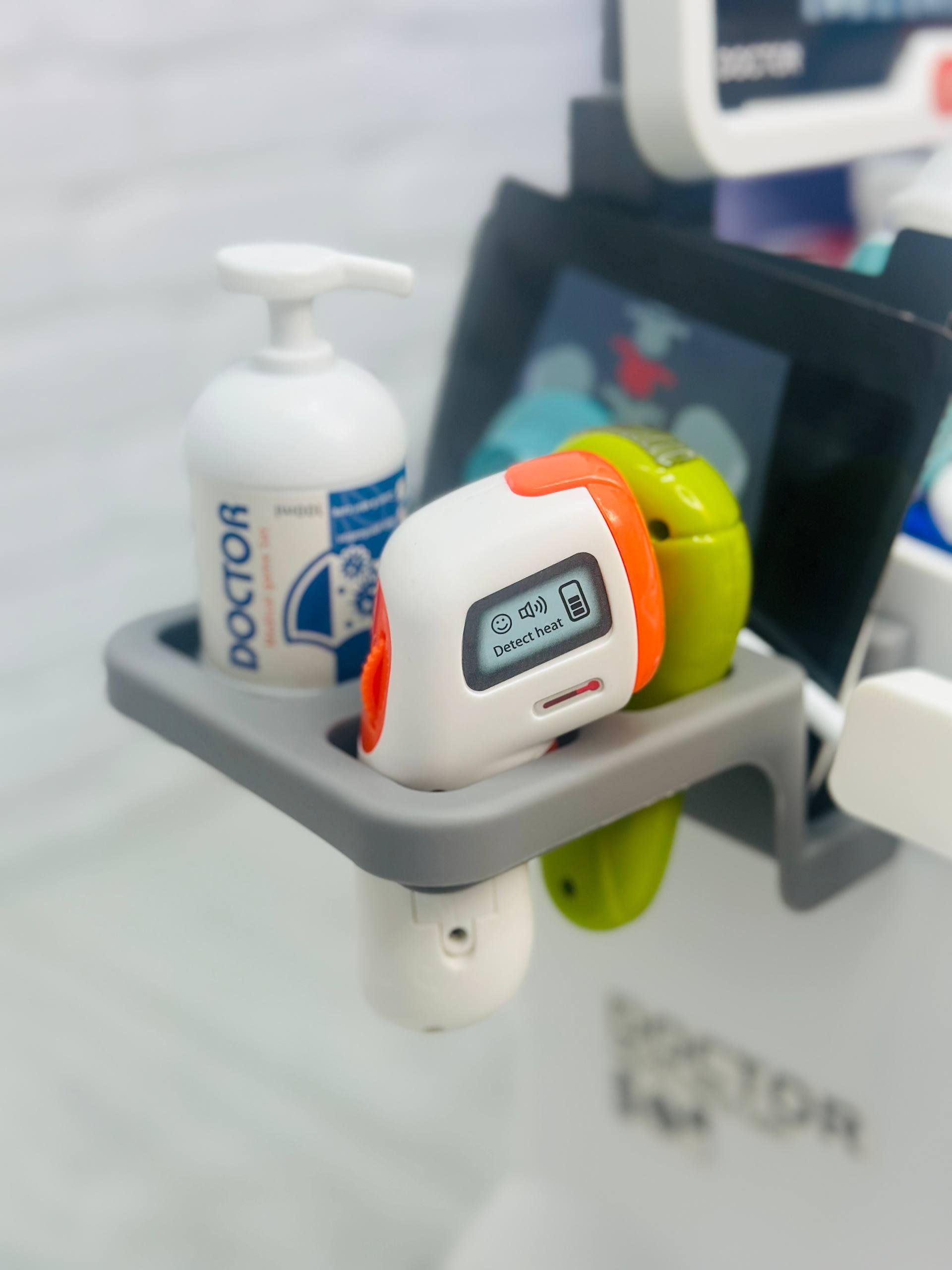 Детский набор врача со столом-тележкой 32 пр. Синий (2562) - фото 5 Детский набор врача со столом-тележкой 32 пр. Синий (2562) - фото 5