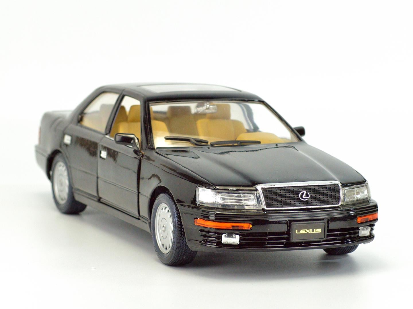 Модель автомобиля Yat Ming Lexus LS400 Road Tough 1989 1:18 Черный (150)