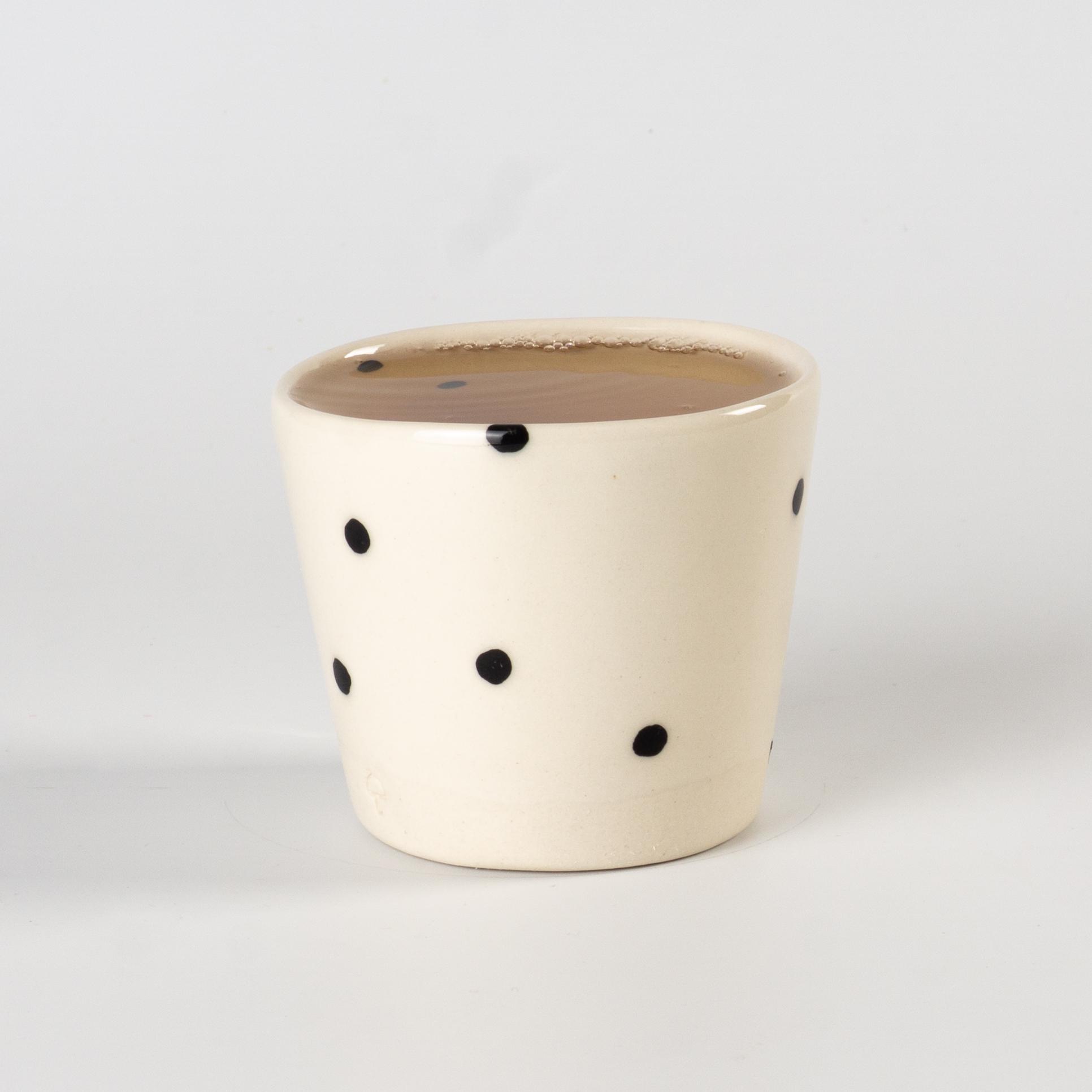 Стаканчик керамічний в чорний горох ручна робота напівпорцеляна 200 мл (PRS-GL-IMG-ONE-I-DOTS) - фото 2 Стаканчик керамічний в чорний горох ручна робота напівпорцеляна 200 мл (PRS-GL-IMG-ONE-I-DOTS) - фото 2