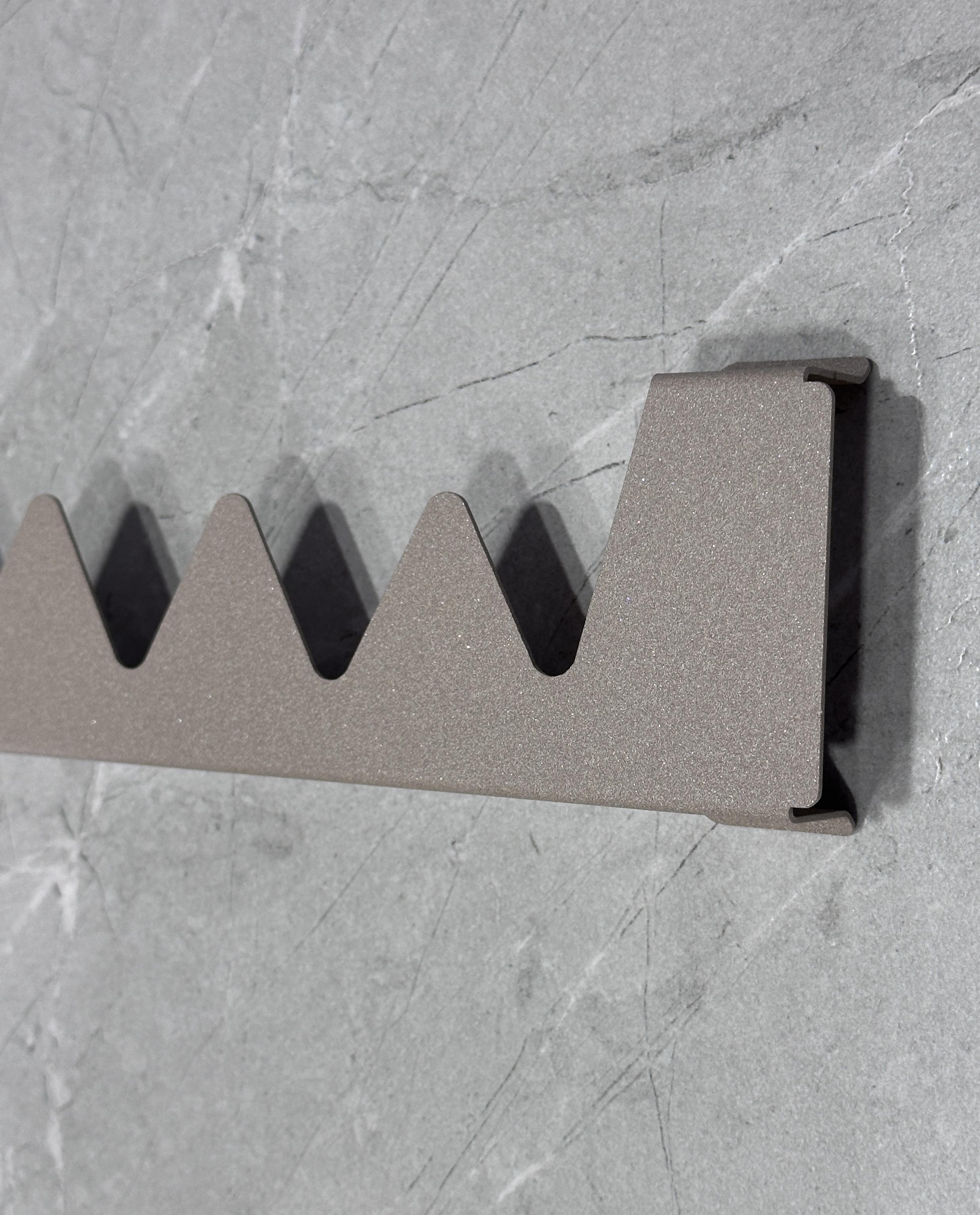 Вешалка Terma Shark 500 мм Quartz (602) - фото 3 Вешалка Terma Shark 500 мм Quartz (602) - фото 3