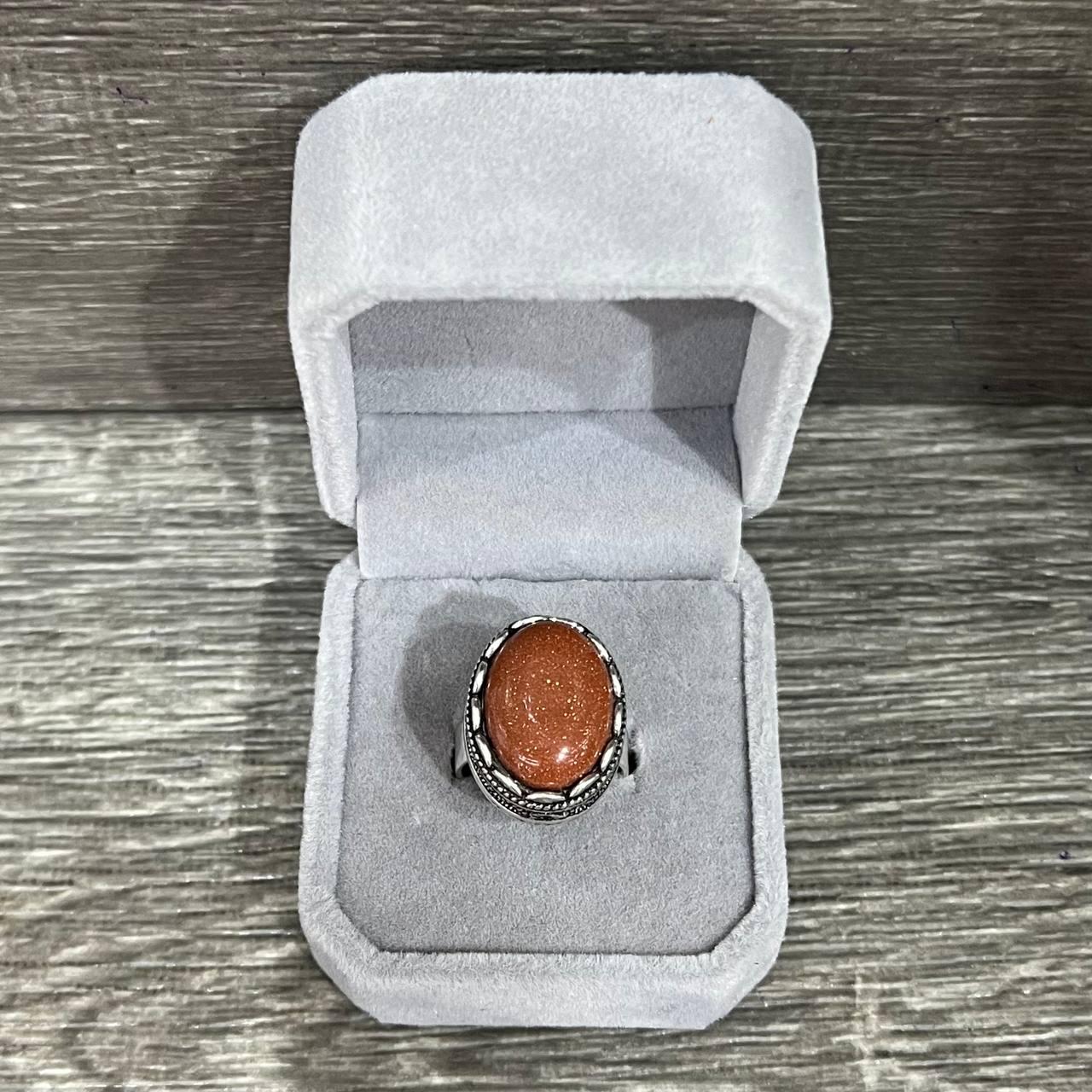 Кольцо с натуральным камнем авантюрин Золотой песок в серебристой оправе регулируемый размер от 17 до 19 мм в бархатной коробочке (16271) Кольцо с натуральным камнем авантюрин Золотой песок в серебристой оправе регулируемый размер от 17 до 19 мм в бархатной коробочке (16271)