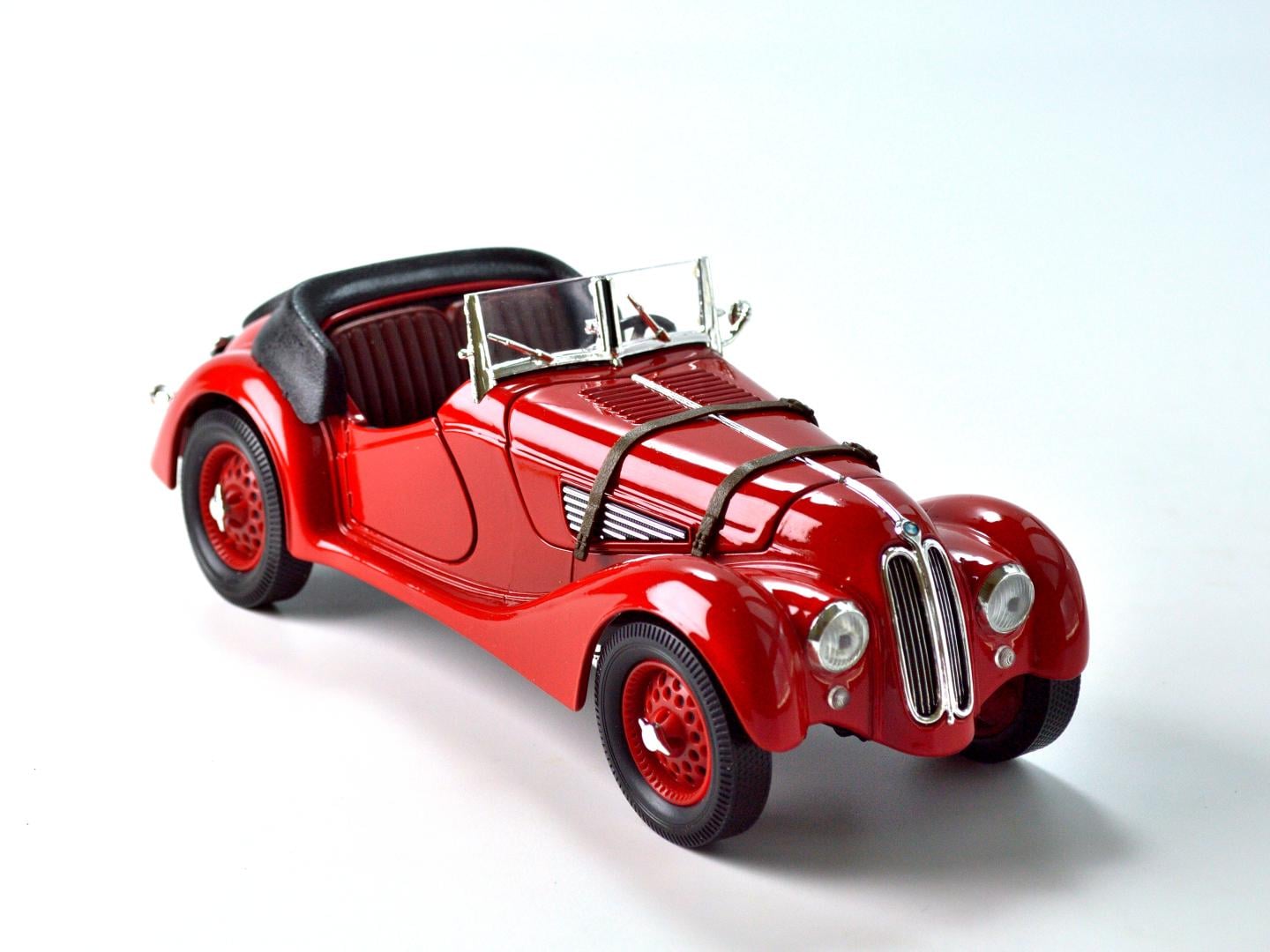 Модель автомобиля Yat Ming BMW 328 1:18 Красный (59)