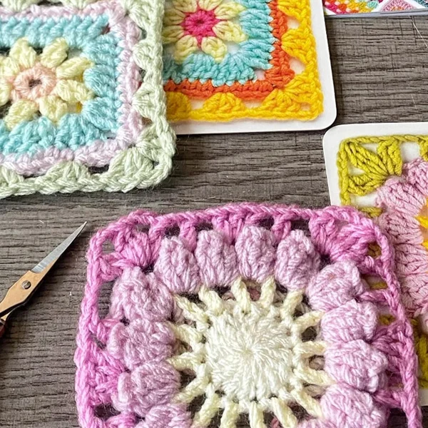 Схемы вязания крючком в технике Granny Square 50 шаблонов (AN00343) - фото 10 Схемы вязания крючком в технике Granny Square 50 шаблонов (AN00343) - фото 10