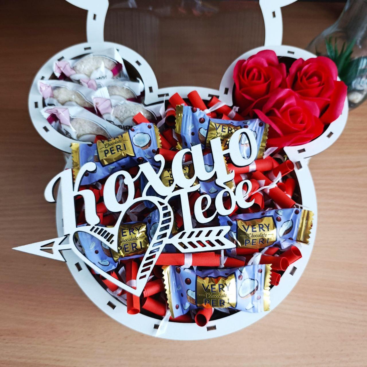 Подарочный бокс с конфетами розами и 101 причиной Почему я тебя люблю (ar333) Подарочный бокс с конфетами розами и 101 причиной Почему я тебя люблю (ar333)