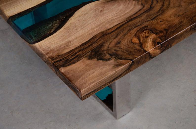 Стіл журнальний Х'юстон дизайнерський річка з прозорої синій епоксидної смоли та масиву горіха 1000х600х480 мм - фото 9 Стіл журнальний Х'юстон дизайнерський річка з прозорої синій епоксидної смоли та масиву горіха 1000х600х480 мм - фото 9