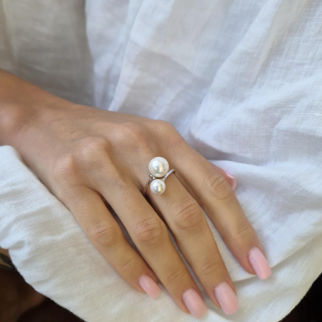 Каблучка поцілунок із перлиною срібло 925 проби родоване 3,60 г р. 18,5 (к2ж/807) - фото 5 Каблучка поцілунок із перлиною срібло 925 проби родоване 3,60 г р. 18,5 (к2ж/807) - фото 5