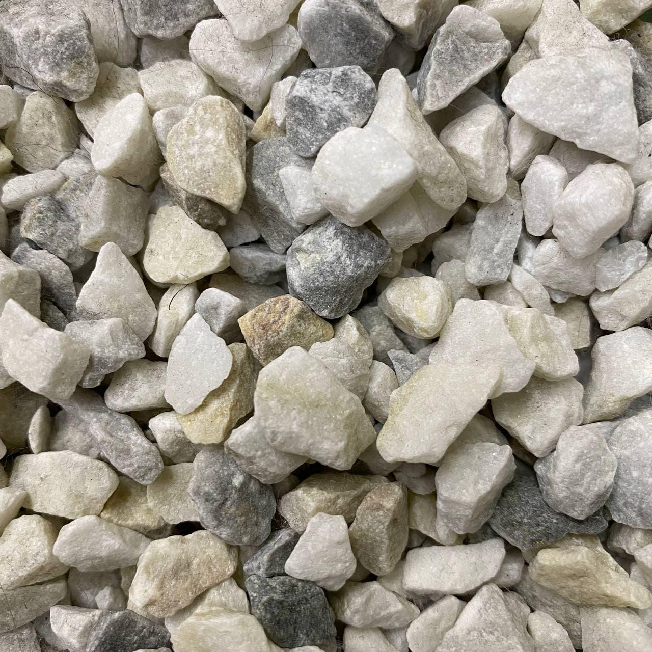 Мраморная крошка декоративная 5-10 мм 10 кг Бело-серый