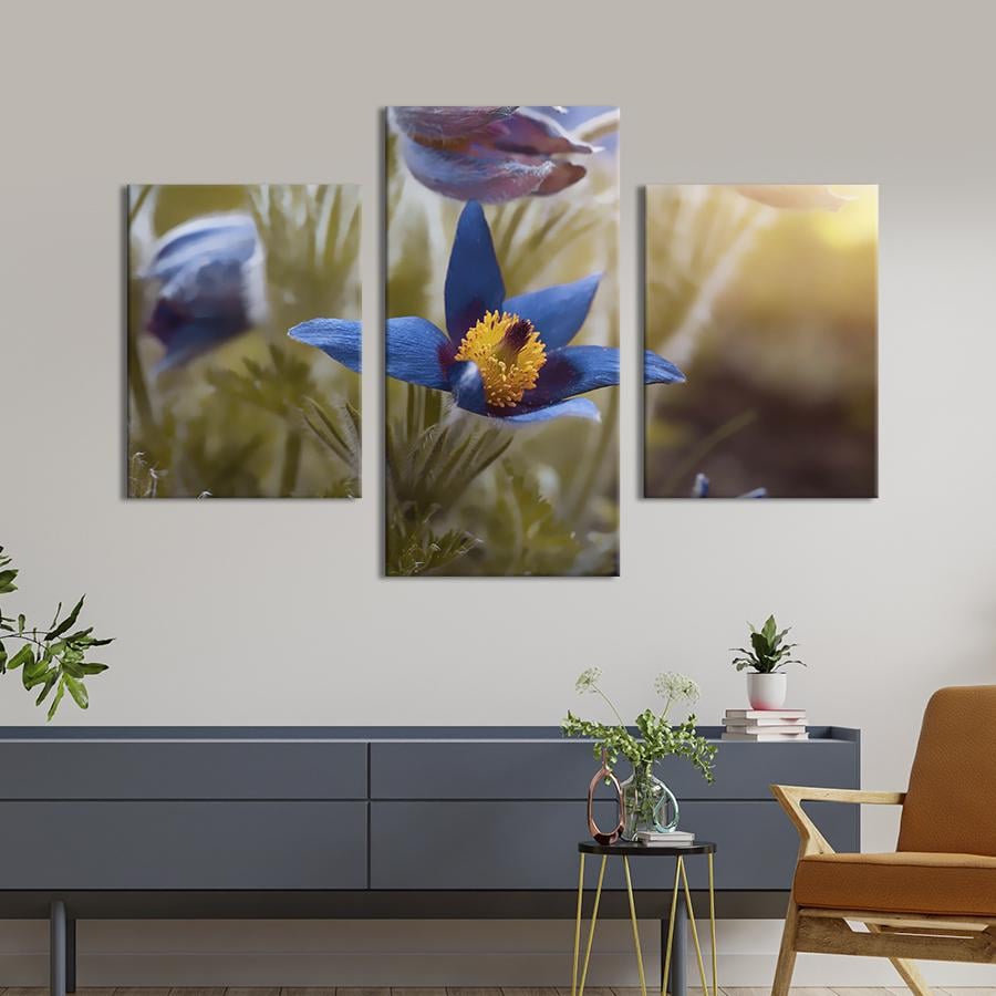 Картина на холсте триптих Синие цветы сон-травы 96x60 см (835-32)