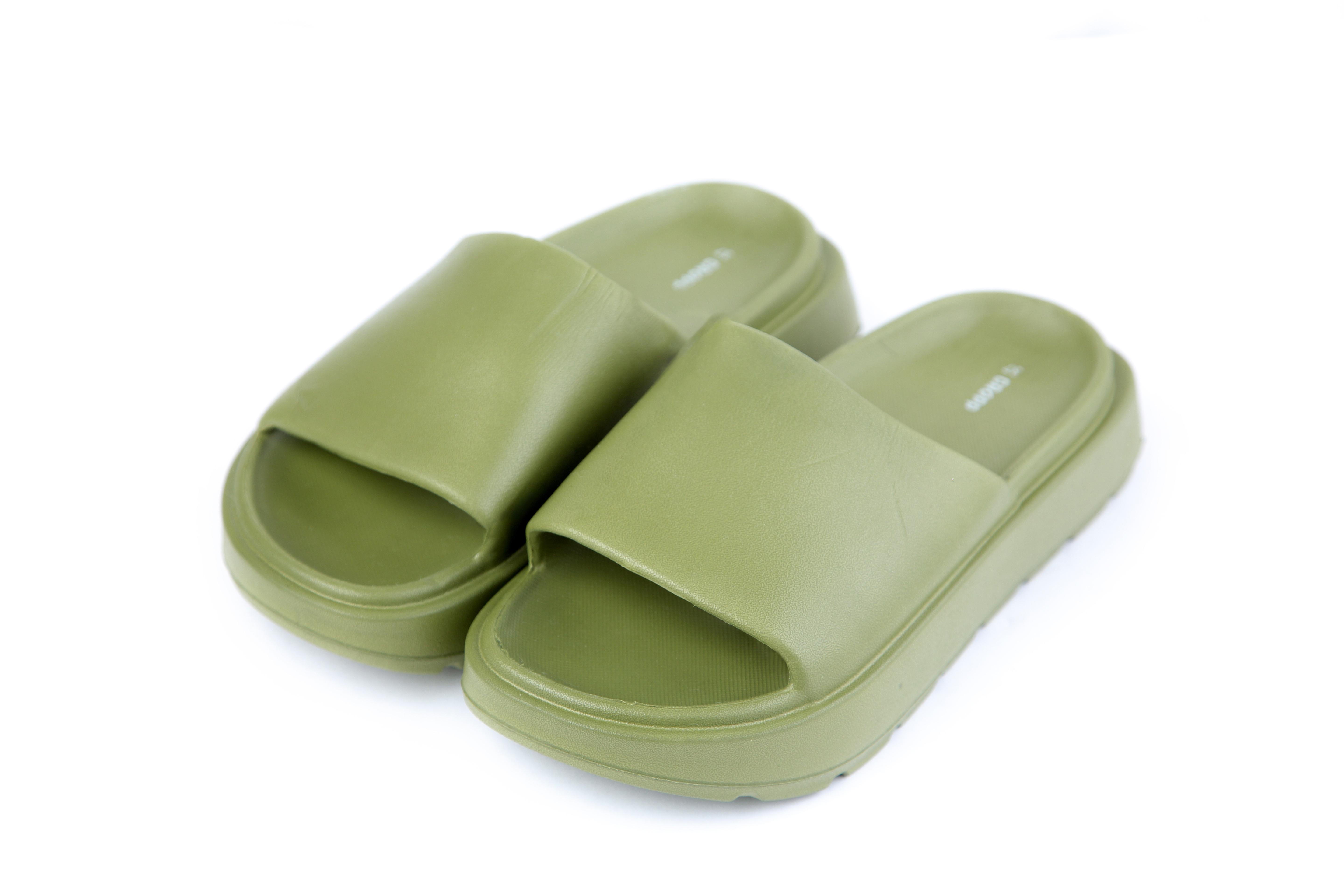 Шльопанці Cropp на високій підошві р. 37 Оливковий