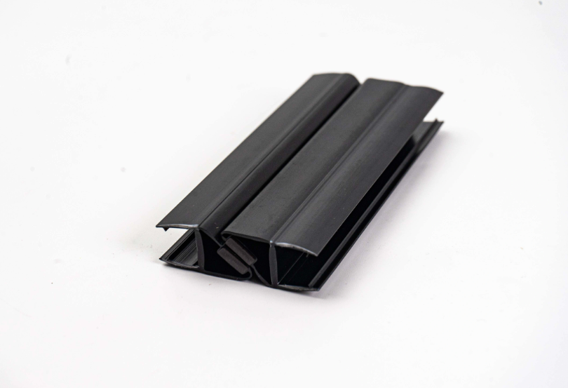 Уплотнитель для душевой кабины силиконовый/гидробокса с магнитной вставкой UM-01 B Черный (26325496)