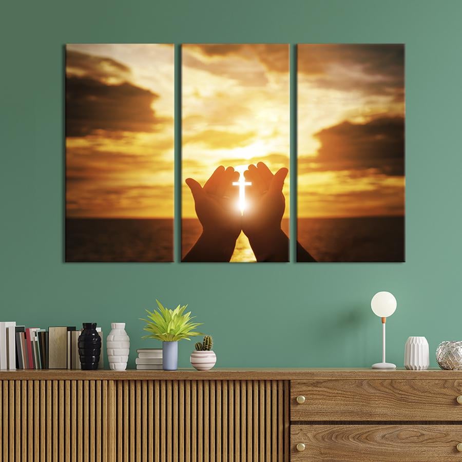 Модульная картина триптих Солнечный крест в руках 128x81 см (471-31)