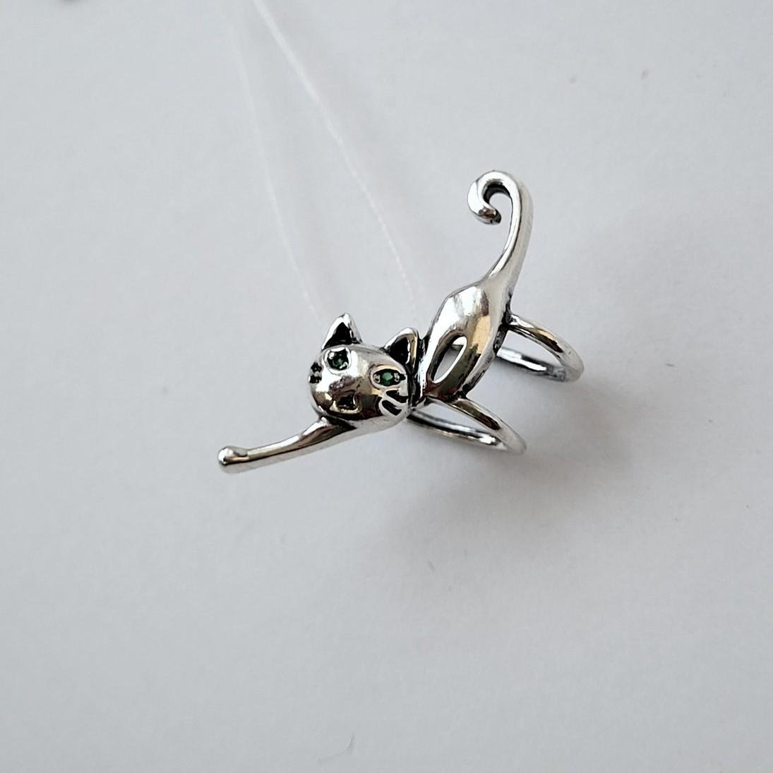 Серьга каффа Кот с зелеными глазами из серебра покрыто родием 925 проба 1,20 г (558р)