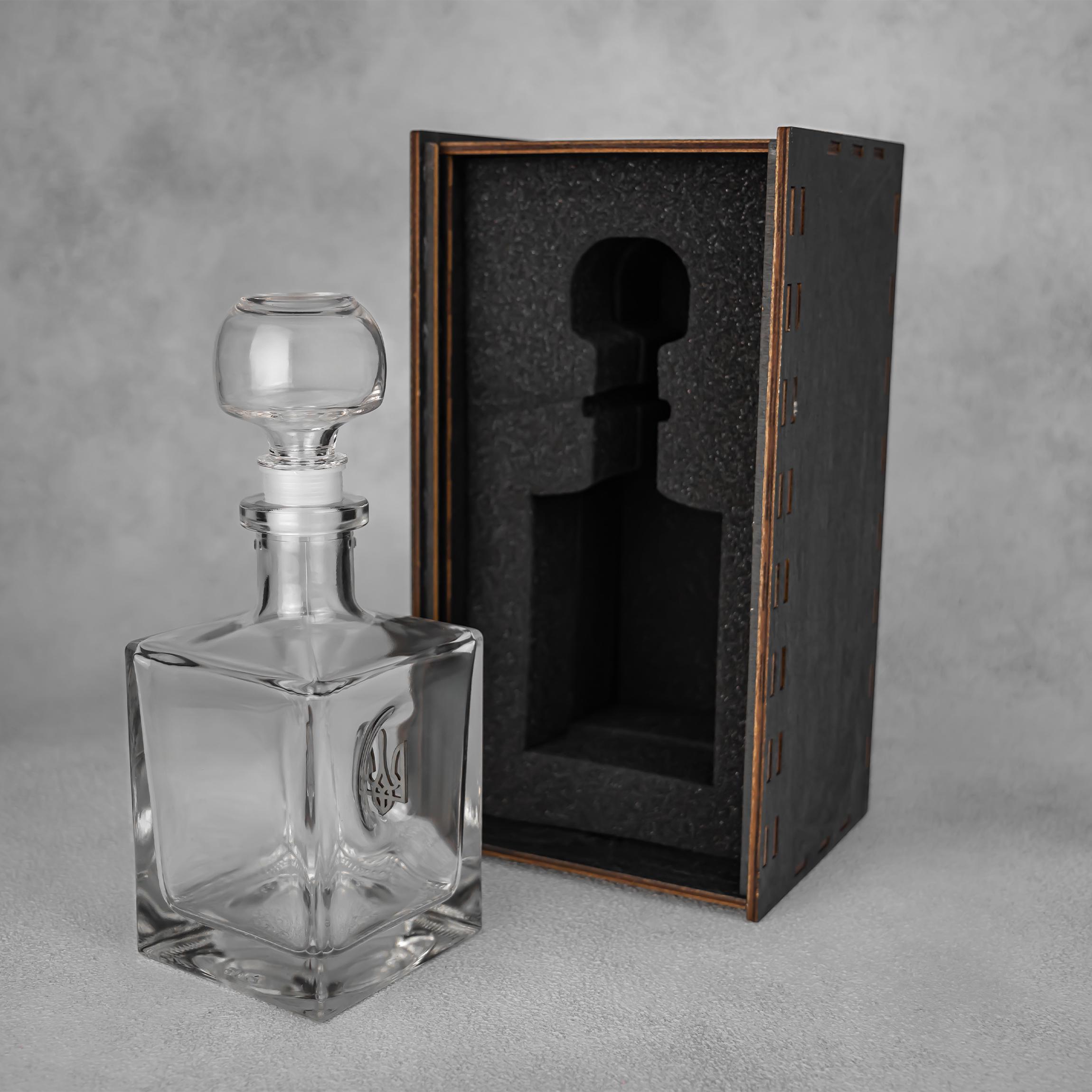 Графін з гербом в подарунковому пакуванні VSKLO