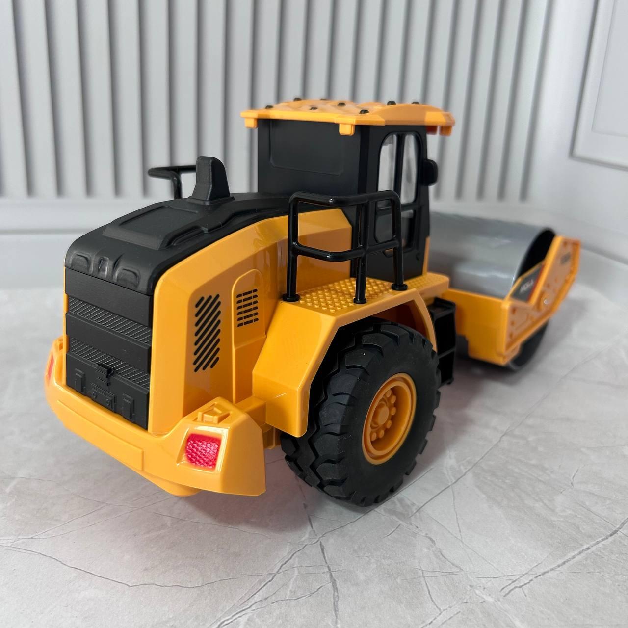 Іграшка дитяча Moka 2136 Каток на радіокеруванні акумуляторний (2590263622) - фото 3 Іграшка дитяча Moka 2136 Каток на радіокеруванні акумуляторний (2590263622) - фото 3