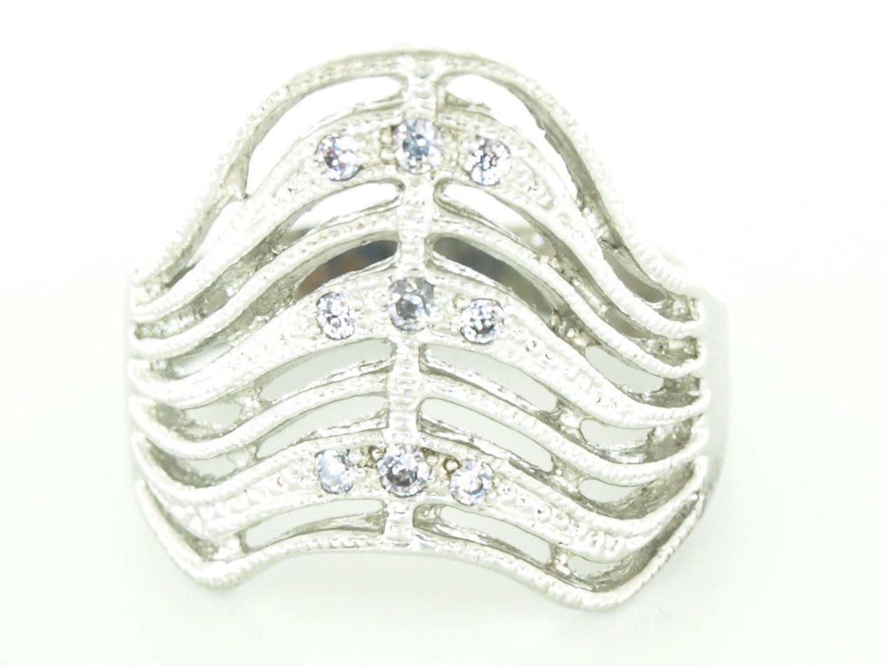 Кольцо из серебра с фианитом р. 19 (21 01900310) - фото 3 Кольцо из серебра с фианитом р. 19 (21 01900310) - фото 3