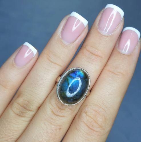 Кольцо серебряное с лабрадором р. 17 7,06 г (1522276723)