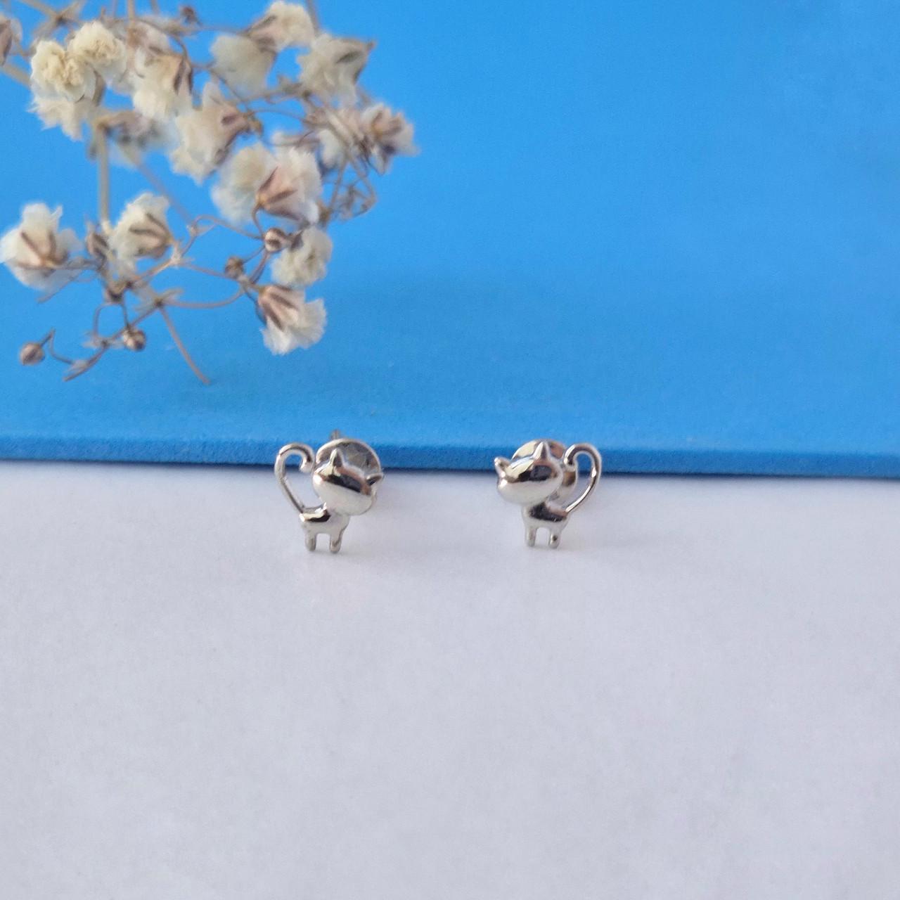 Сережки гвоздики на закрутках без камней котики серебро 925 пробы родированное 0,95 г (82820)