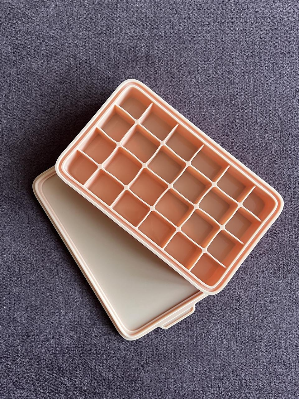 Форма силиконовая для льда Bar House 3,2 х2, 7 см с крышкой 24 кубиков Бежевый