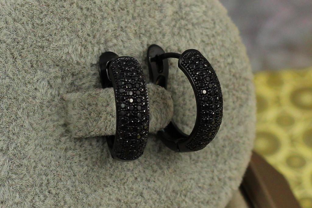 Серьги Xuping Jewelry широкое кольцо из камней покрытия блэк ган 1,7 см Черный