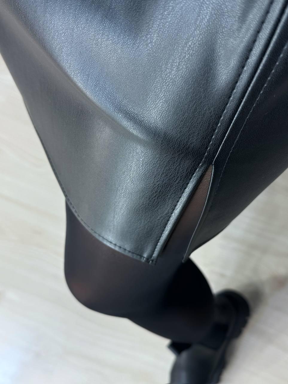 Спідниця жіноча Gritana 956 з екошкіри коротка з розрізами S Чорний (5822) - фото 6 Спідниця жіноча Gritana 956 з екошкіри коротка з розрізами S Чорний (5822) - фото 6