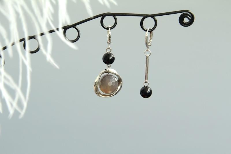 Сережки срібло асиметричні з натуральним агатом Меланта ручна робота (ER-0107)