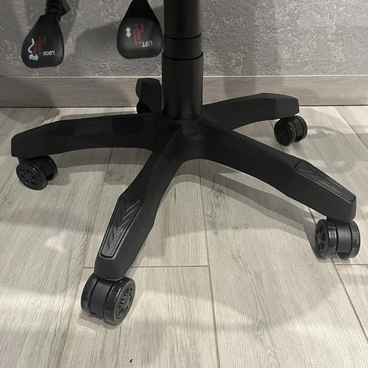 Крісло ігрове PRESTIGE M11 Чорний/Помаранчевий - фото 10 Крісло ігрове PRESTIGE M11 Чорний/Помаранчевий - фото 10