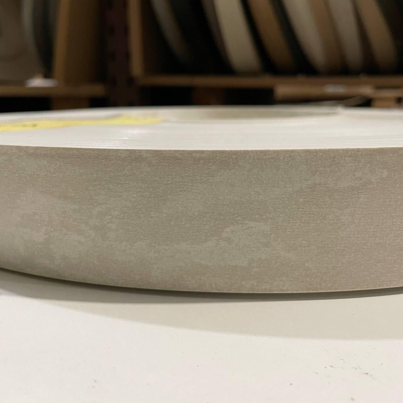 Кромка ПВХ Maag 42x2,0 D54/1 Шелковый камень (8595) Кромка ПВХ Maag 42x2,0 D54/1 Шелковый камень (8595)