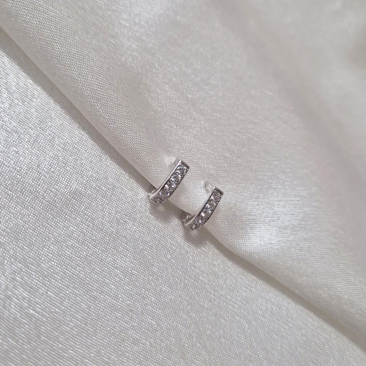 Серьги дорожка в белых камнях серебро 925 пробы родированное 1,70 г (5514р)