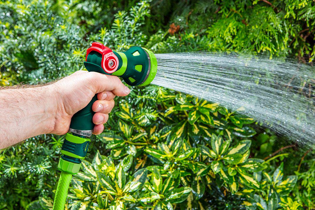 Садовый ороситель Verto 15G712 175 мм 1/2"-3/4" пистолетный 8 функций и 3 коннектора (22392) - фото 3 Садовый ороситель Verto 15G712 175 мм 1/2"-3/4" пистолетный 8 функций и 3 коннектора (22392) - фото 3