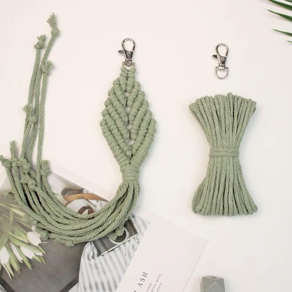 Набор макраме для рукоделия и ручного вязания брелока Ромб для ключей сумки и аксессуаров Светло-зеленый