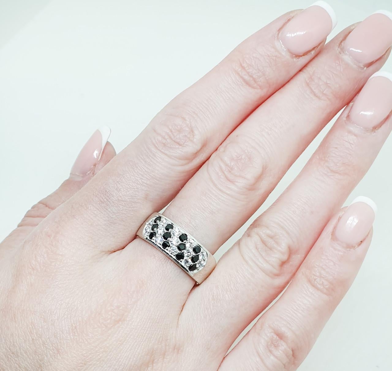 Кольцо серебряное с кубическим цирконием р. 19,5 3,16 г (1499519644) Кольцо серебряное с кубическим цирконием р. 19,5 3,16 г (1499519644)