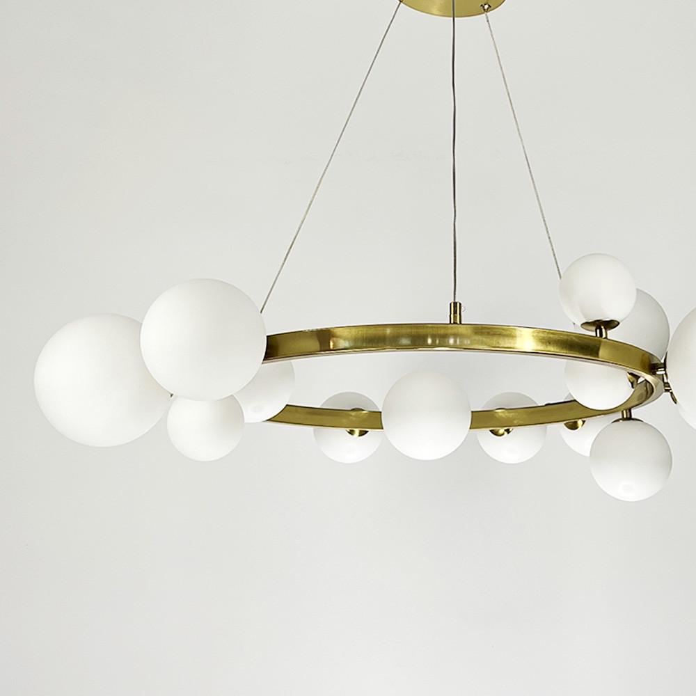 Люстра кольцевая с 15 белыми плафонами в латунном корпусе Ø 85 см (AT 32/15R AB+WT) - фото 3 Люстра кольцевая с 15 белыми плафонами в латунном корпусе Ø 85 см (AT 32/15R AB+WT) - фото 3