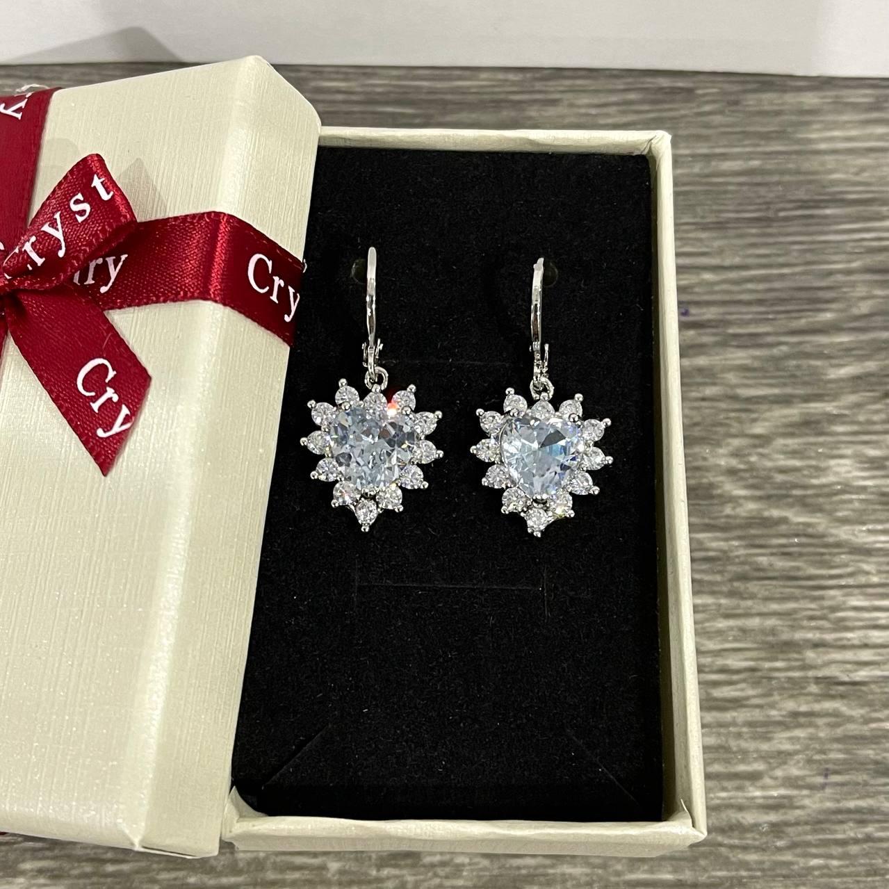 Серьги с цирконами Сияние алмазных сердец Xuping Jewelry ювелирный сплав cеребристый в коробочке (83450407)